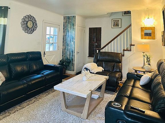 5th image of 161 E Auburndale Ave