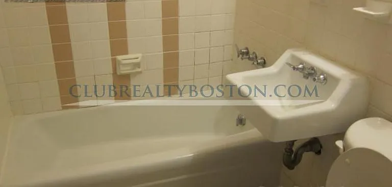 160 N Beacon St #1A — Photo 9