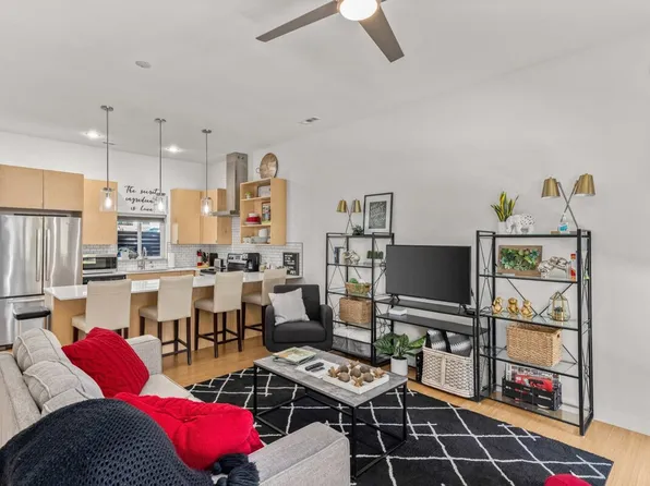 352 W 5th St #Id1241297p, Fayetteville, AR 72701