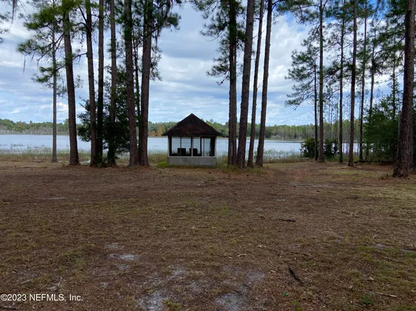 197 CLEAR LAKE Road, Crescent City, FL 32112