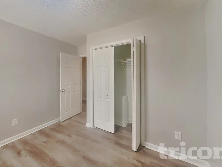 1322 Sasswood Ln — Photo 9