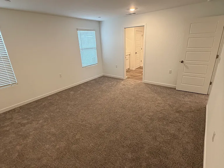 3323 N Sandrini Ave — Photo 11