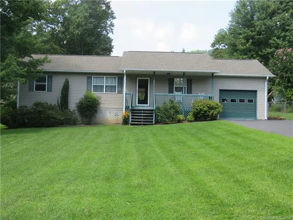 311 Hunters Ridge Rd, Mills River, NC 28759