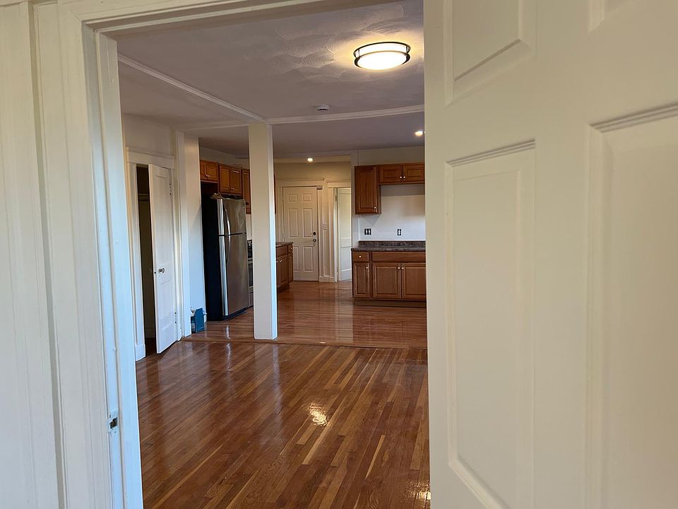 2nd image of 957 Hyde Park Ave APT 1