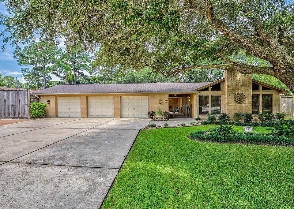 1st image of 712 Bayou Crest Cir