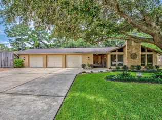 712 Bayou Crest Cir, Dickinson, TX 77539