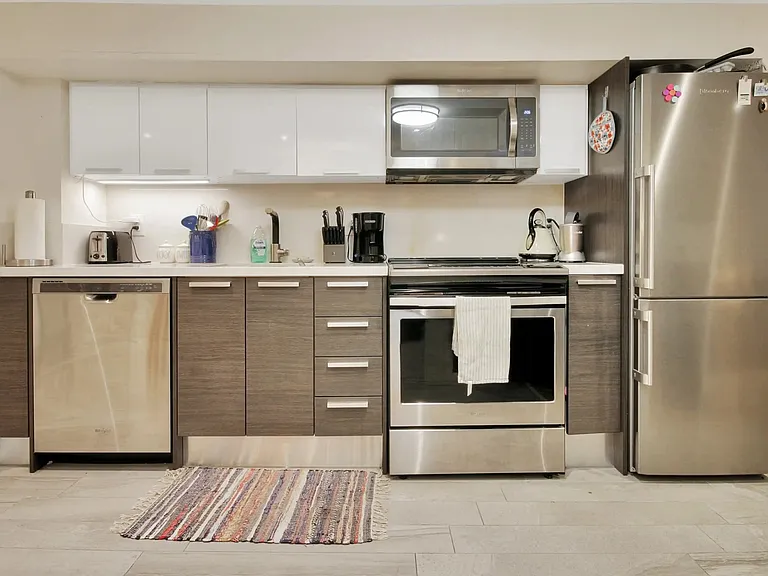 1053 College St #B — Photo 1