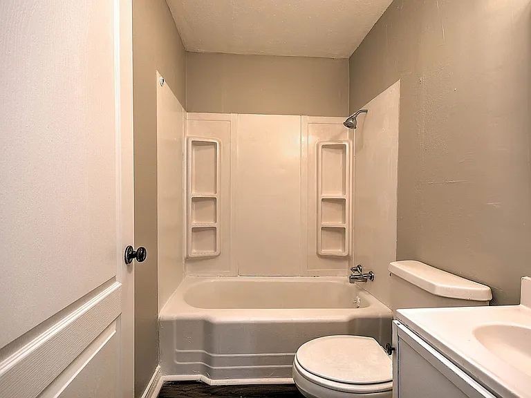 304 N Hardin St — Photo 12