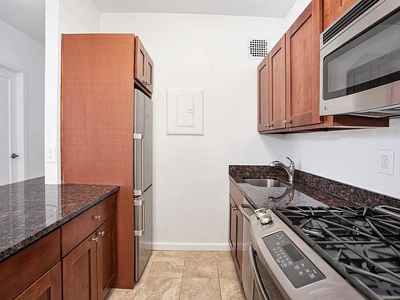 3rd image of 726 Greenwich St #6K