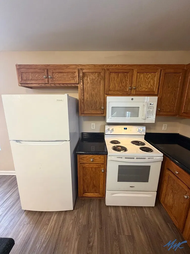 3 bed, 3.0 bath, 1750 sqft, $1,750 — Photo 3