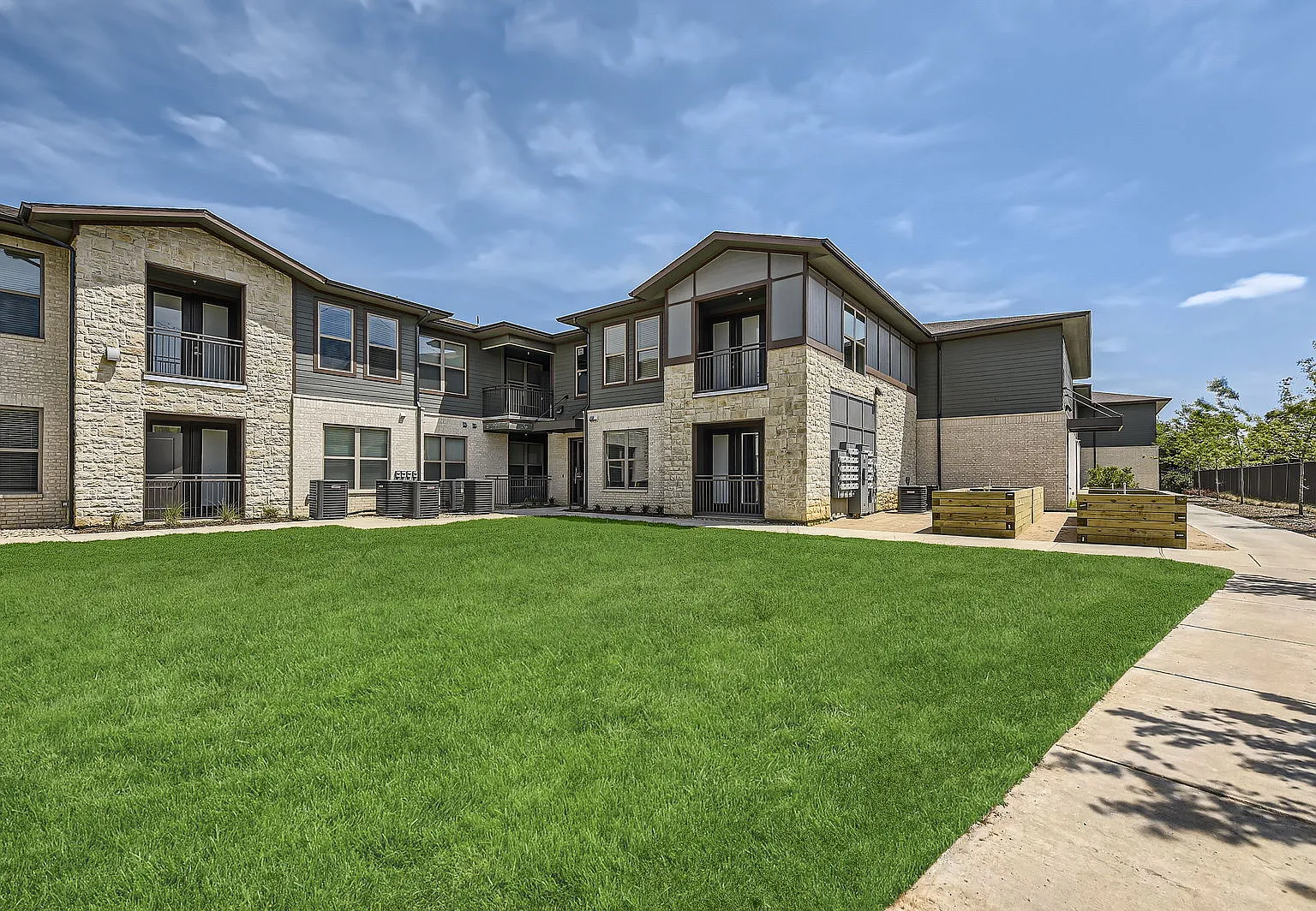 Heritage Estates at Edmonds — Photo 2
