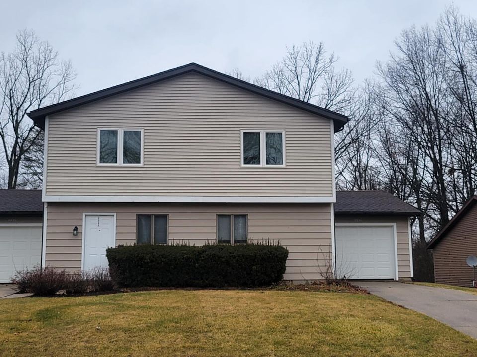2nd image of 2234 Versailles Village Pl
