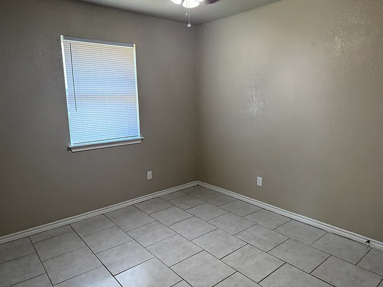 1103 Concho St — Photo 10