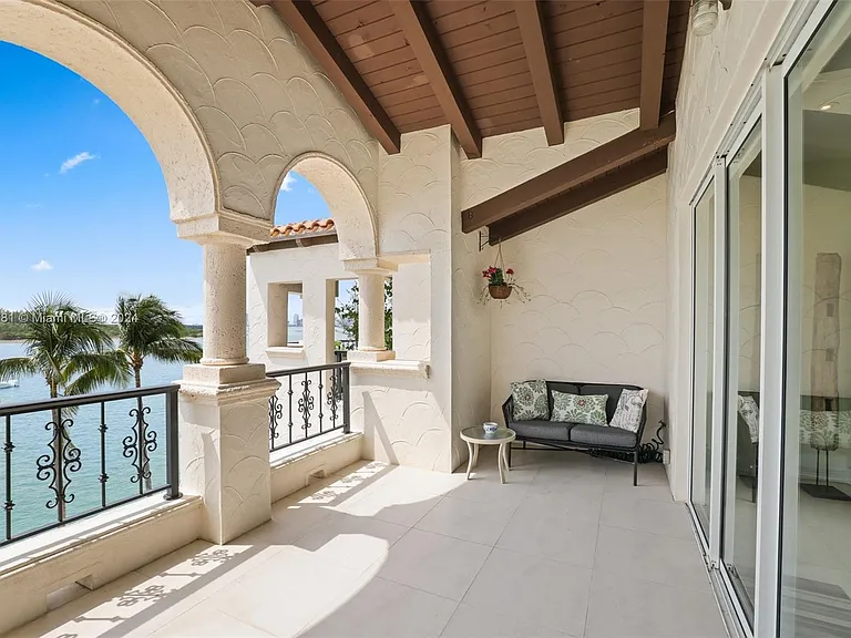 2442 Fisher Island Dr #5402 — Photo 39