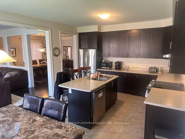 124 Fingland Cres — Photo 8