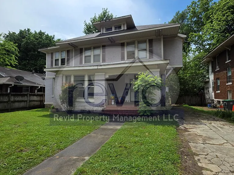85 Evergreen — Photo 5