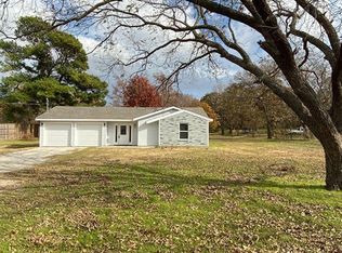537 S Eden Rd, Kennedale, TX 76060