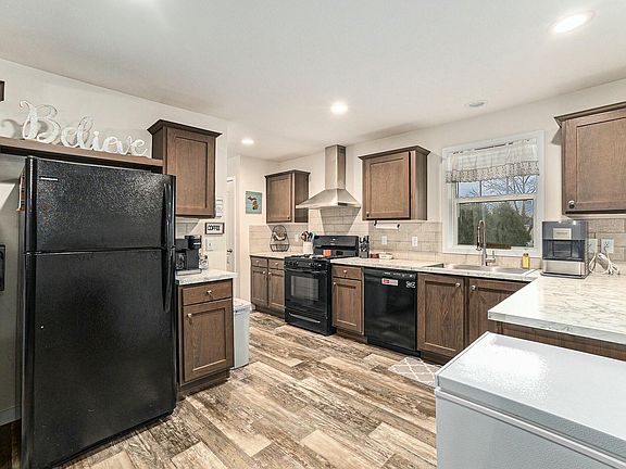 3rd image of 9008 Brickersville Dr