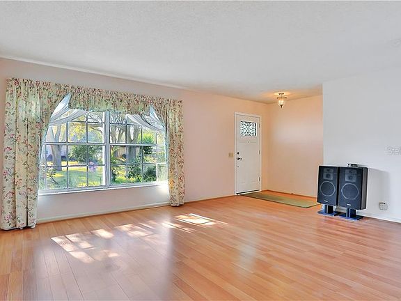 4th image of 1105 Cephia St