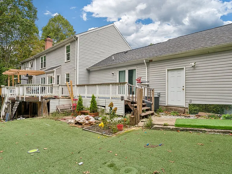 8403 Silverdale Ct — Photo 35
