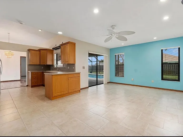 329 SE Oakridge Dr — Photo 6