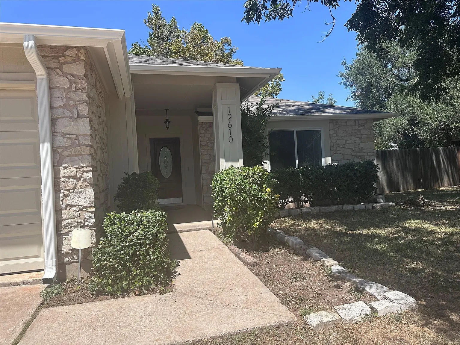 3 bed, 2.0 bath, 1679 sqft, $3,200 — Photo 4