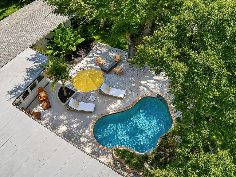 524 Live Oak Rd — Photo 32
