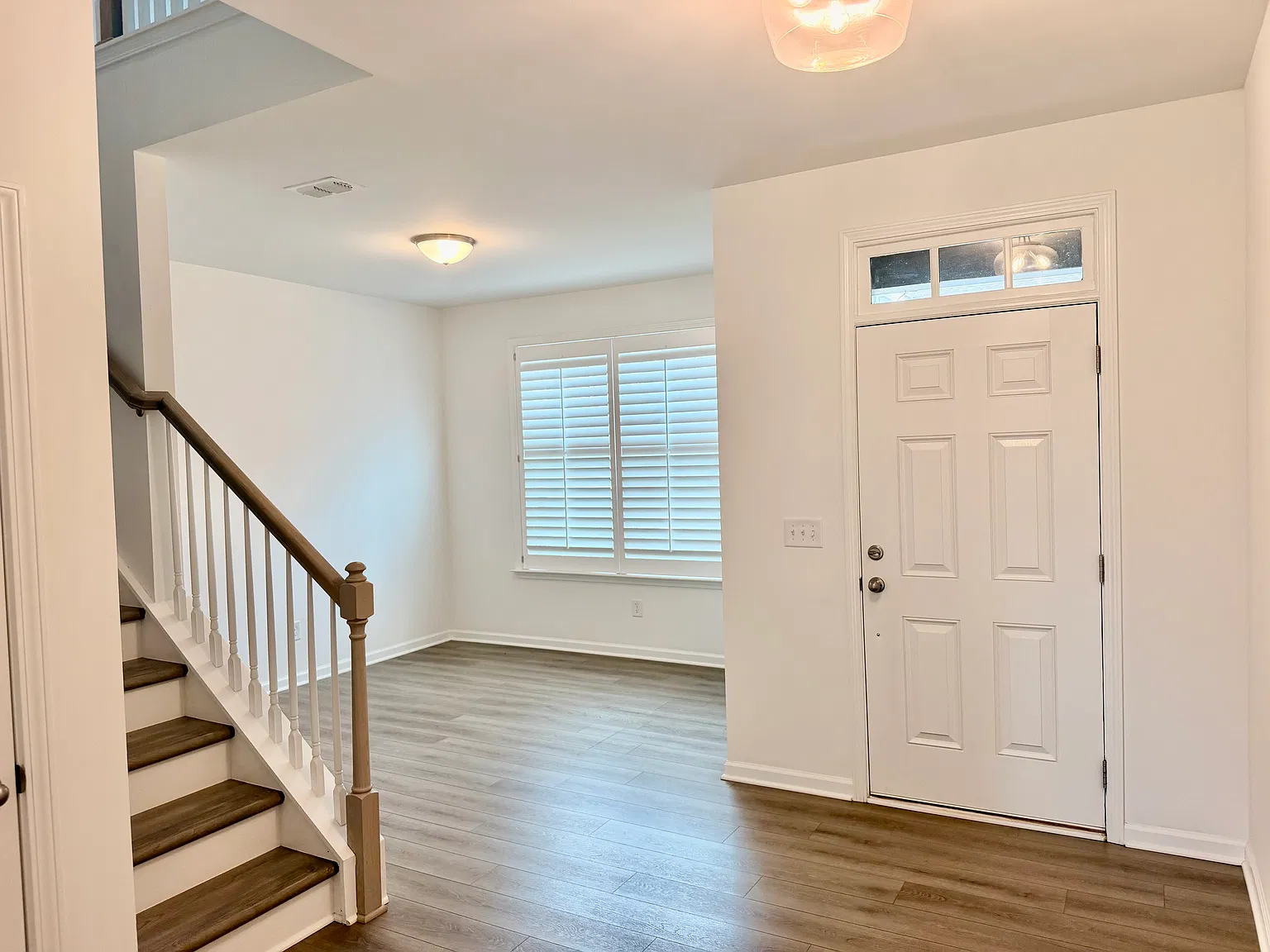 5 bed, 2814 sqft, $2,500 — Photo 2