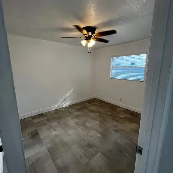 3914 Hernden Dr — Photo 12