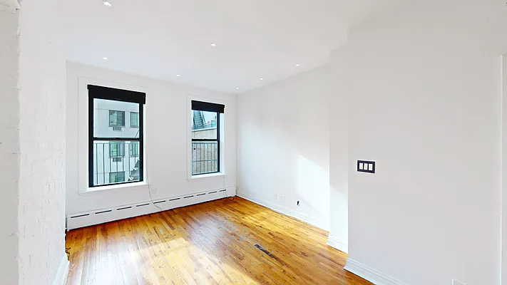 Sold by Green Line Realty | media 4