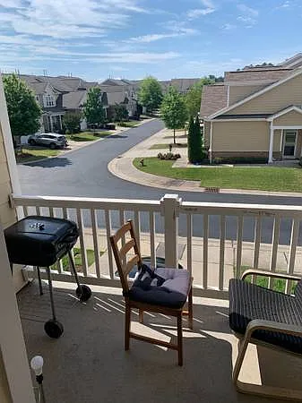 3 bed, 3.5 bath, 1760 sqft, $800 — Photo 3