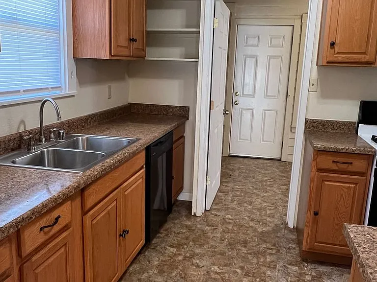 152 N Shasta St — Photo 11