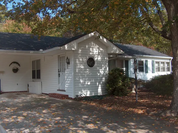 614 Lakemont Dr, Dalton, GA 30720