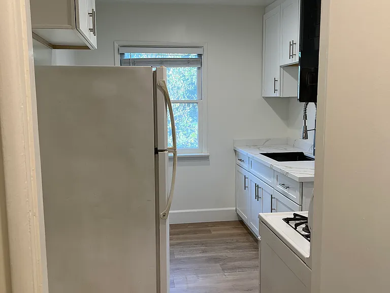 11662 Chandler Blvd — Photo 20