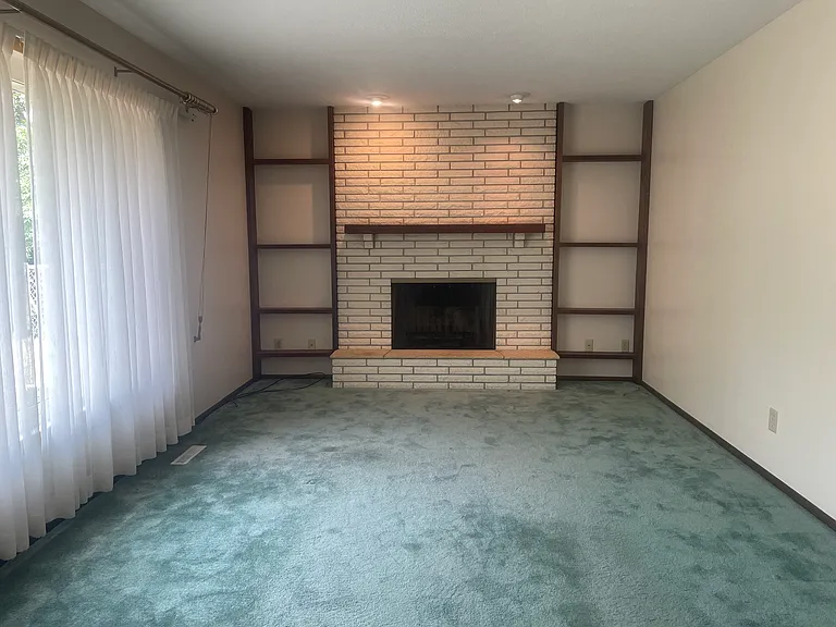 3014 Broadway N — Photo 43
