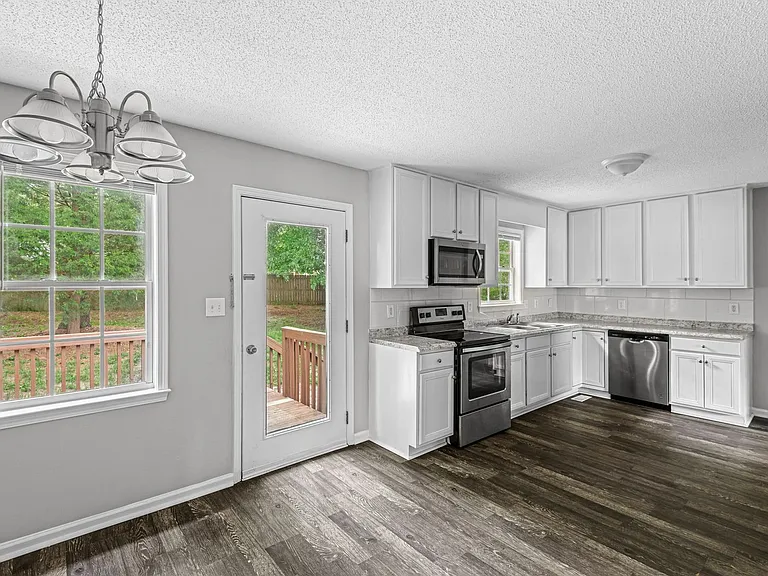 220 Wood Green Dr — Photo 9