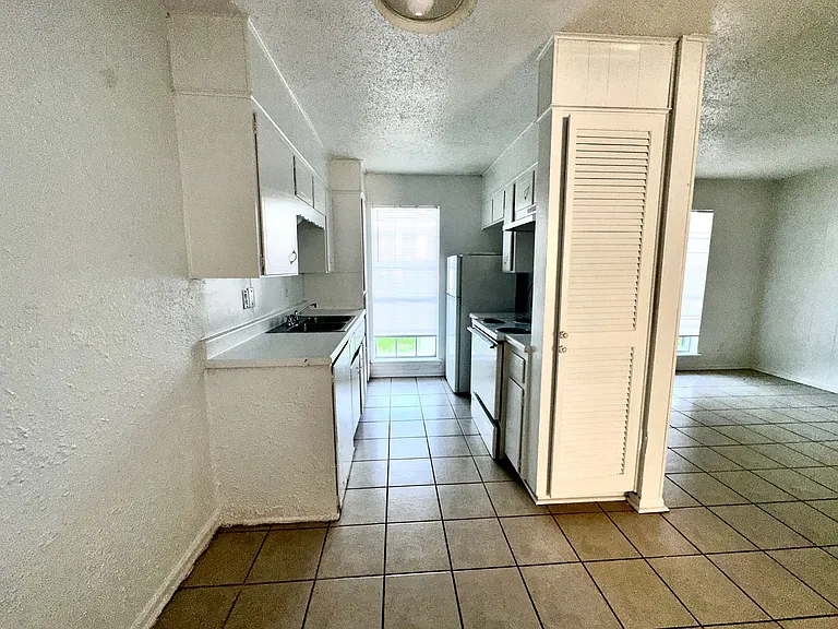 Eastgate Apartments — Photo 3