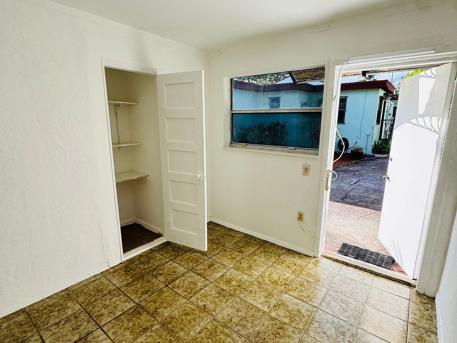 Studio, 550 sqft, $1,550 — Photo 4