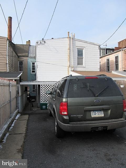 2nd image of 831 Moss St