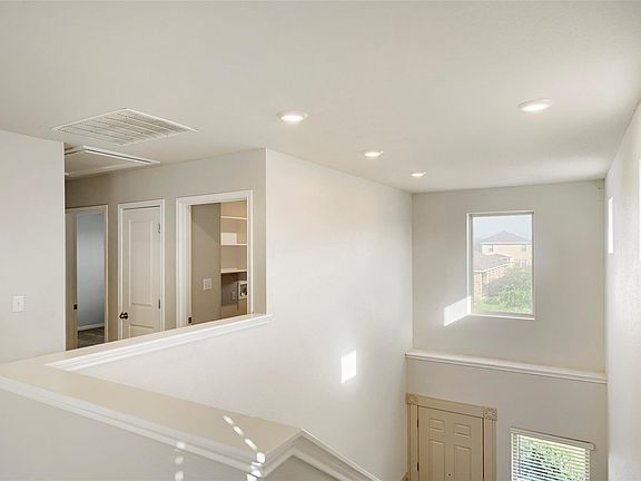 4th image of 148 Mountain Valley St
