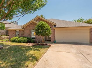 4902 Bradley Ln, Arlington, TX 76017