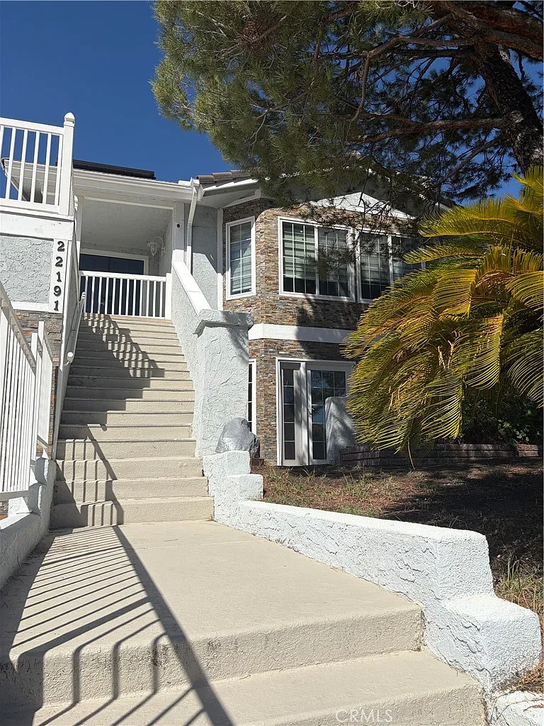2 bed, 1.5 bath, 1000 sqft, $2,550 — Photo 2