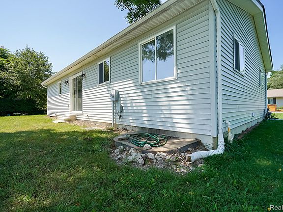 4th image of 59050 1st St