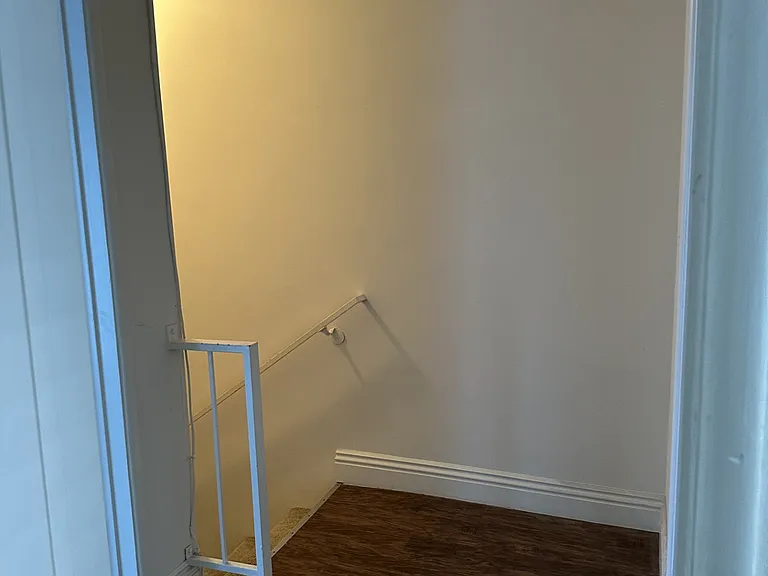 204 Avenue H #E — Photo 2