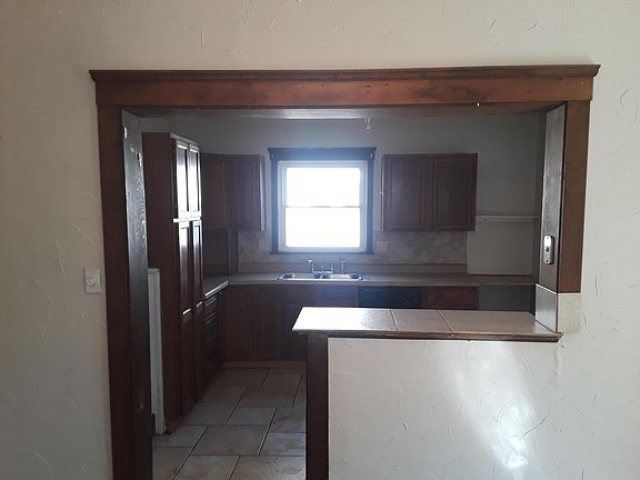 4th image of 9821 Gambier Ave
