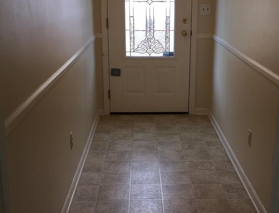 1st image of 10 Inglewood Dr