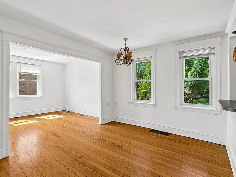 527 S 7th St — Photo 8