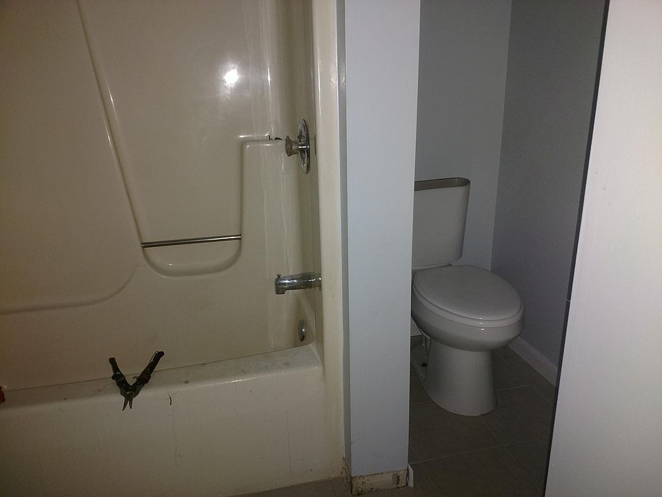 2nd image of 110 Park Pl APT 2