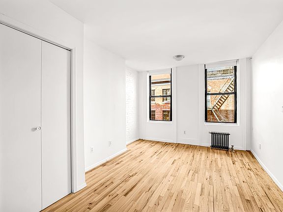 3rd image of 18 Cornelia St APT 8