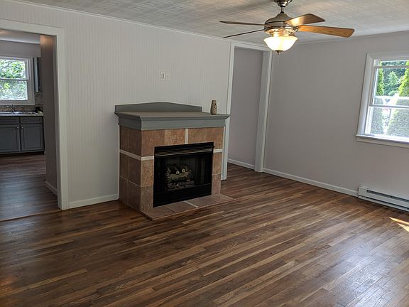 Entry/family room. Gas fireplace.